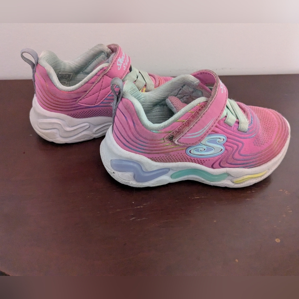🫶5/20$🫶 Skechers Kids' Vibrant Pink and White Sneakers